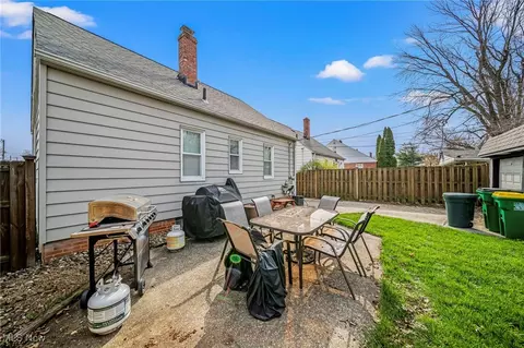 Exterior - 352 E 322nd St, Willowick, OH 44095 photo 5 of 8