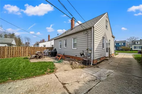 Exterior - 352 E 322nd St, Willowick, OH 44095 photo 3 of 8