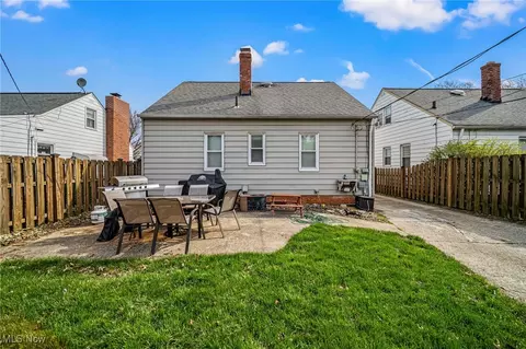 Exterior - 352 E 322nd St, Willowick, OH 44095 photo 8 of 8