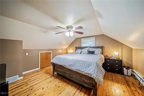 Bedroom - 352 E 322nd St, Willowick, OH 44095 photo 4 of 8