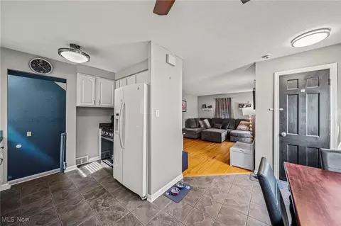 Entry Way - 352 E 322nd St, Willowick, OH 44095 photo 1 of 2