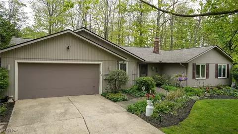 5385 Parkside Trl, Solon, OH 44139