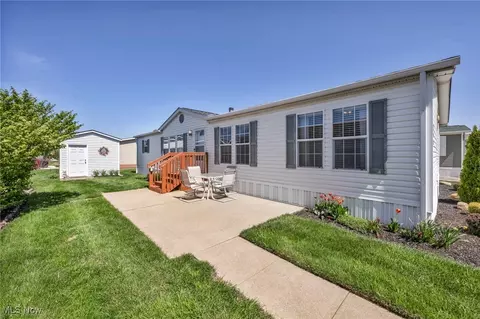 590 Sandtrap Cir, Painesville, OH 44077