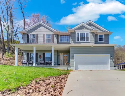 589 W Mohawk Dr, Malvern, OH 44644