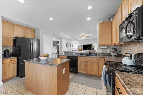 Kitchen - 1338 N Brooks Dr, Willoughby, OH 44094 photo 4 of 5