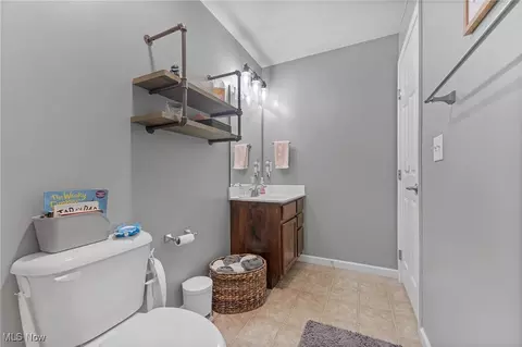 Bath - 1338 N Brooks Dr, Willoughby, OH 44094 photo 3 of 5