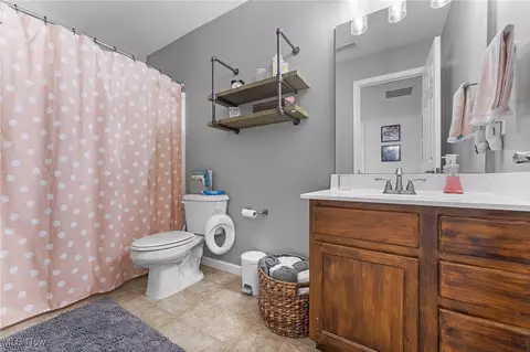 Bath - 1338 N Brooks Dr, Willoughby, OH 44094 photo 2 of 5