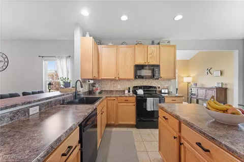 Kitchen - 1338 N Brooks Dr, Willoughby, OH 44094 photo 2 of 5