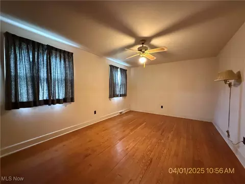 Living - 224 E Pine St, Lisbon, OH 44432 photo 2 of 6
