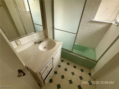 Bath - 224 E Pine St, Lisbon, OH 44432 photo 1 of 2