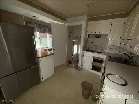 Kitchen - 224 E Pine St, Lisbon, OH 44432 photo 1 of 2