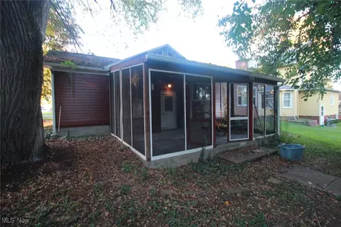Exterior - 224 E Pine St, Lisbon, OH 44432 photo 3 of 5