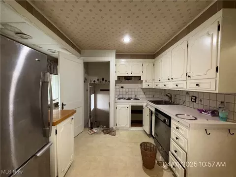 Kitchen - 224 E Pine St, Lisbon, OH 44432 photo 2 of 2