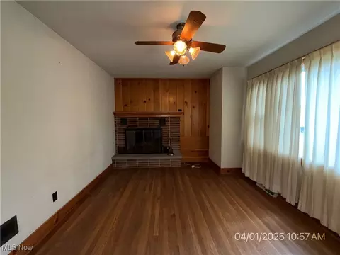 Living - 224 E Pine St, Lisbon, OH 44432 photo 4 of 6