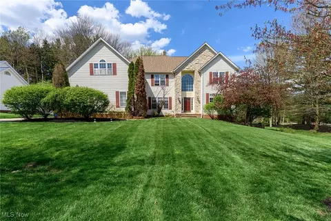 36300 Spicebush Ln, Solon, OH 44139