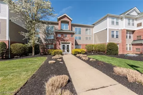 23004 Chandlers Ln #225, Olmsted Falls, OH 44138