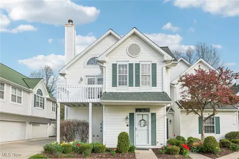 162 Vista Ct, North Olmsted, OH 44070