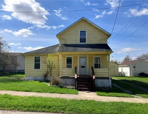 1023 Mason St, Niles, OH 44446
