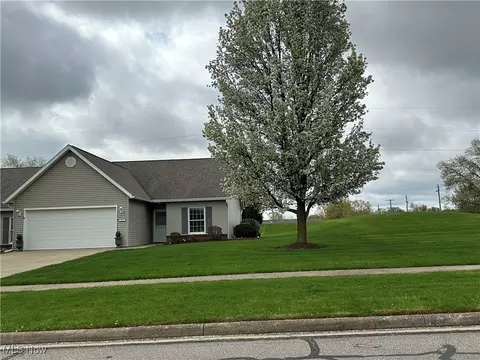 957 King Ridge Dr, Ashland, OH 44805