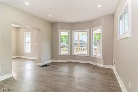 Living - 911 7th Ct, Lorain, OH 44052 photo 3 of 3