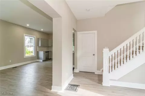 Entry Way - 911 7th Ct, Lorain, OH 44052 photo 1 of 1