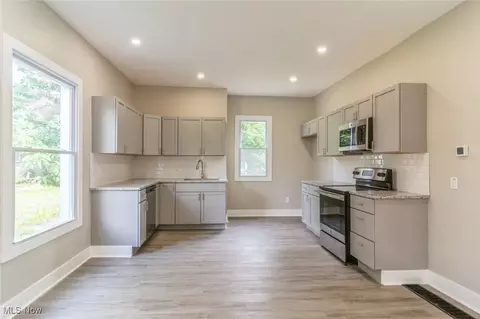 Kitchen - 911 7th Ct, Lorain, OH 44052 photo 1 of 1