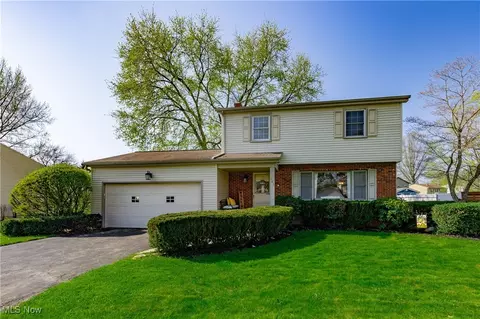 451 Green Garden Dr, Youngstown, OH 44512