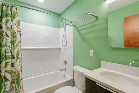 Bath - 400 Eldridge Rd, Aurora, OH 44202 photo 3 of 3
