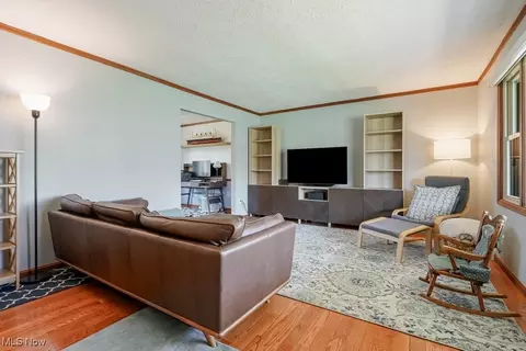 Living - 400 Eldridge Rd, Aurora, OH 44202 photo 2 of 4