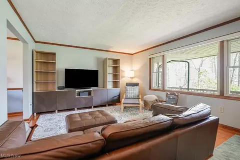 Living - 400 Eldridge Rd, Aurora, OH 44202 photo 3 of 4