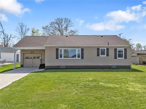 308 Parkway Dr N, Gnadenhutten, OH 44629