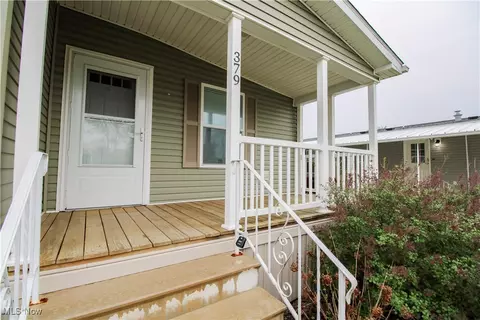 379 Pin Oak Cir, Elyria, OH 44035