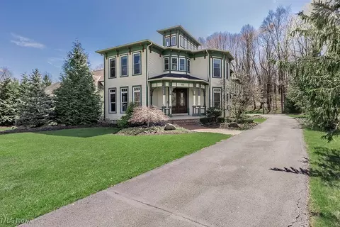 85 Edgewood Ct, Chagrin Falls, OH 44022