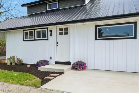 28 Silvern St, Huron, OH 44839