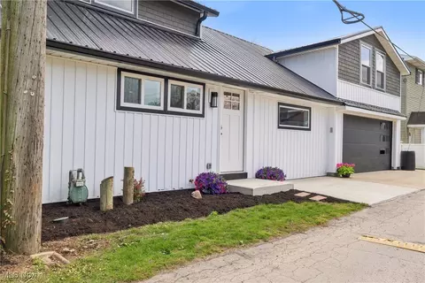 28 Silvern St, Huron, OH 44839 photo 2
