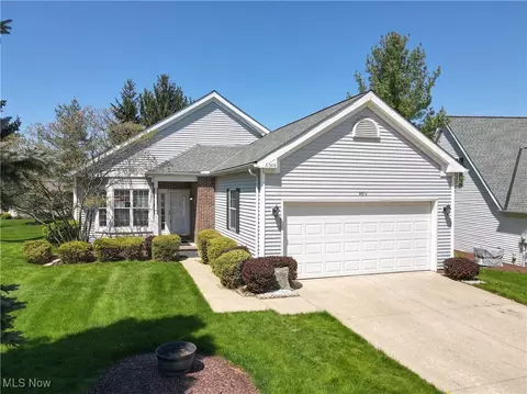 8508 Waterside Dr, Sagamore Hills, OH 44067