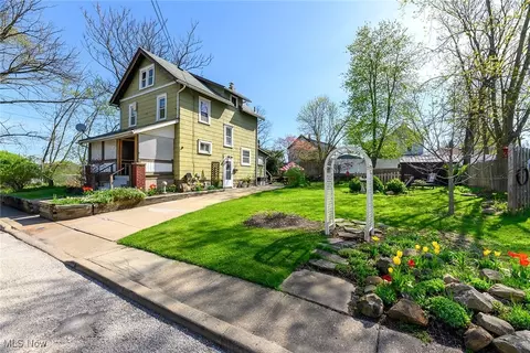 224 Allies St, Akron, OH 44305
