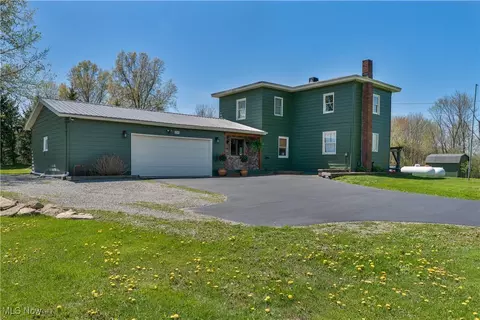12043 Ellsworth Rd, North Jackson, OH 44451