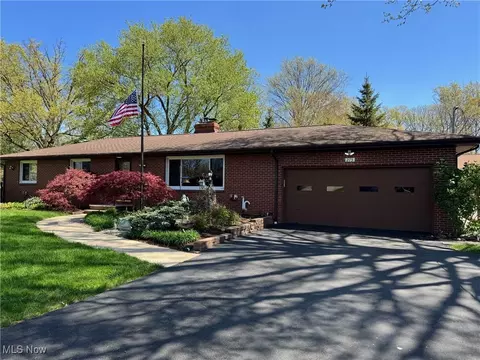 275 Normandy Dr, Painesville, OH 44077