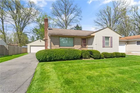 310 Mansell Dr, Liberty, OH 44505