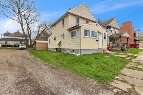 5742 Mccreery Ave, Ashtabula, OH 44004 photo 2