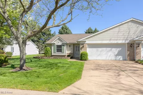925 Hidden Valley Dr, Huron, OH 44839