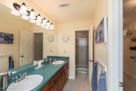Bath - 925 Hidden Valley Dr, Huron, OH 44839 photo 2 of 3