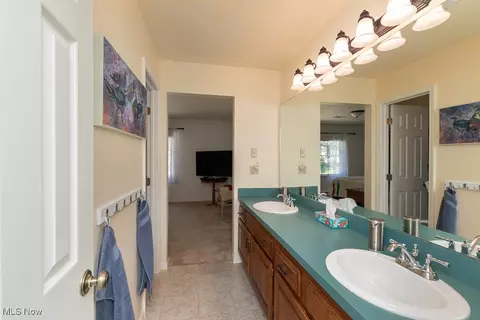 Bath - 925 Hidden Valley Dr, Huron, OH 44839 photo 3 of 3