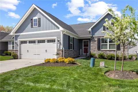 160 Eagle Cir, Amherst, OH 44001