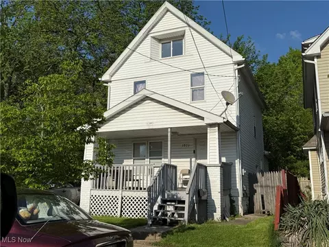 1073 Taylor St, Akron, OH 44307