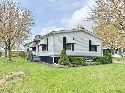 310 Pin Oak Cir, Elyria, OH 44035