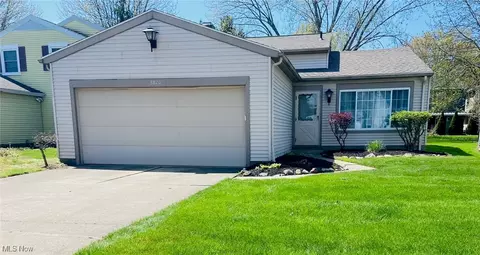 8870 Holly Ln #56, Olmsted Falls, OH 44138
