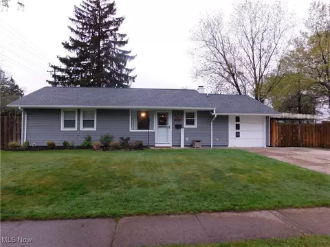 9720 W Ridgewood Dr, Parma Heights, OH 44130