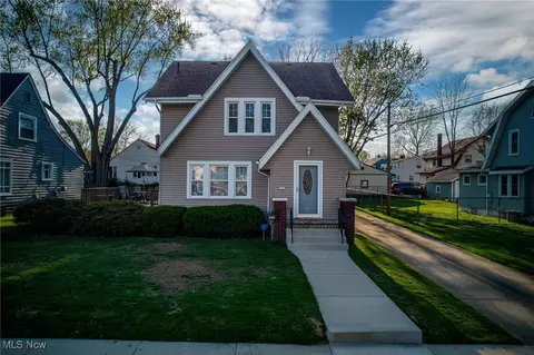 588 S Firestone Blvd, Akron, OH 44301